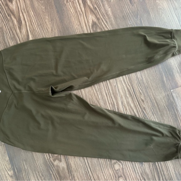 Lululemon align jogger, 28 inch, sz 10, dark olive, god used condition. - Picture 4 of 9